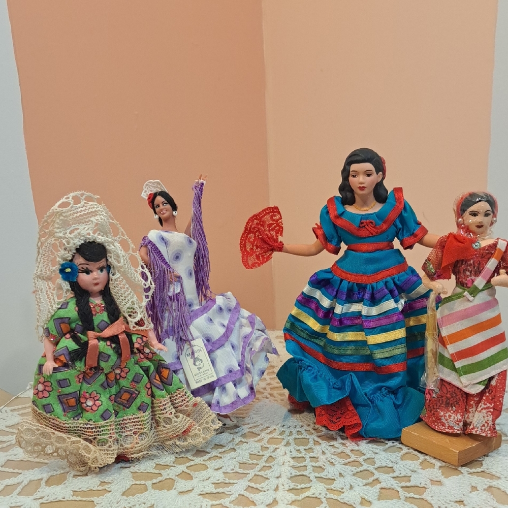 Colorful Traditional Dolls Set